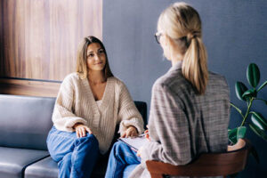 female therapist discussing a psychotherapy program with a female patient