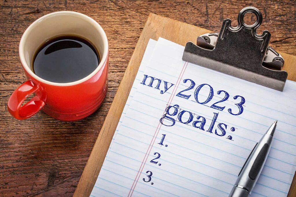 Clipboard and paper with handwritten 2023 realistic recovery goals